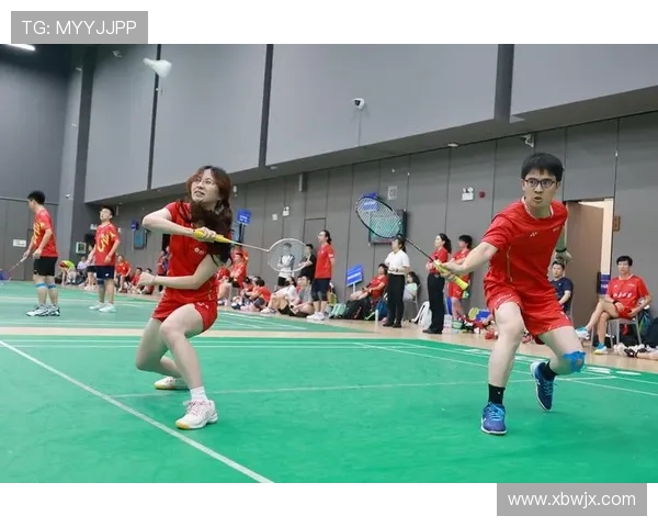 赛后分析重庆羽毛球队与北京羽毛球队的默契配合与战术执行情况